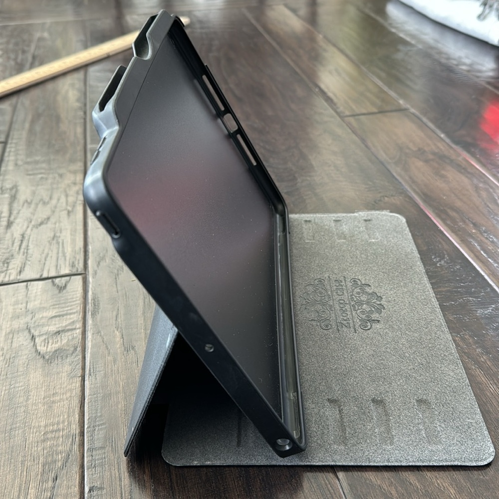 iPad case - Picture 2 of 9